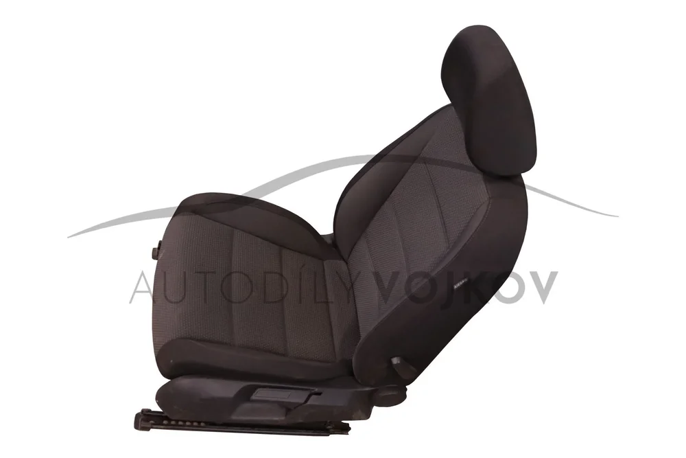Sedadlo řidiče mechanické černá titan hatchback 5K0881405AYDC v:132974